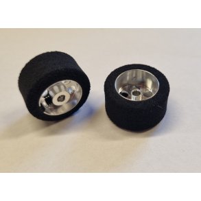 3/32 REAR RTR 20 x 11.5 TRUED SPONGE TIRES NEW small dia.Ultralight hub(2)