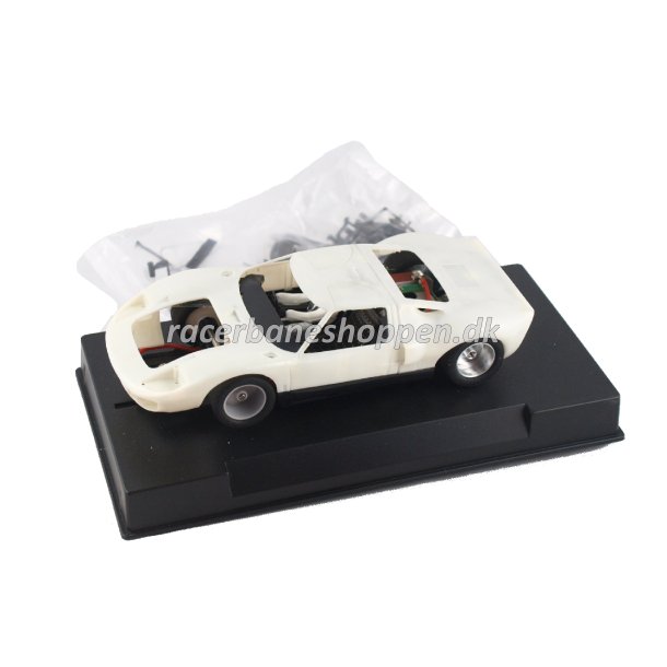 Ford GT40 White Kit with prepainted and preassembled parts